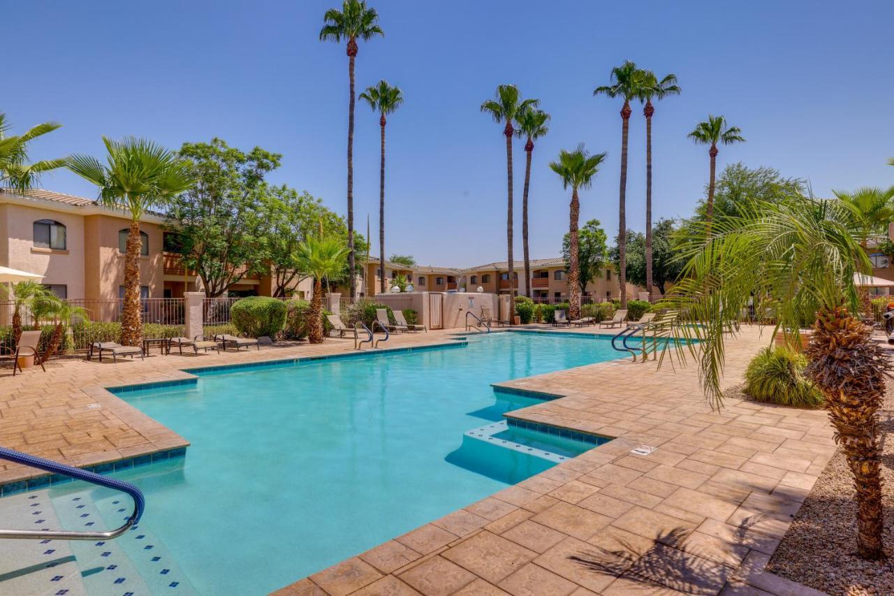 Apartment Ideally Located With Community Pool! Phoenix