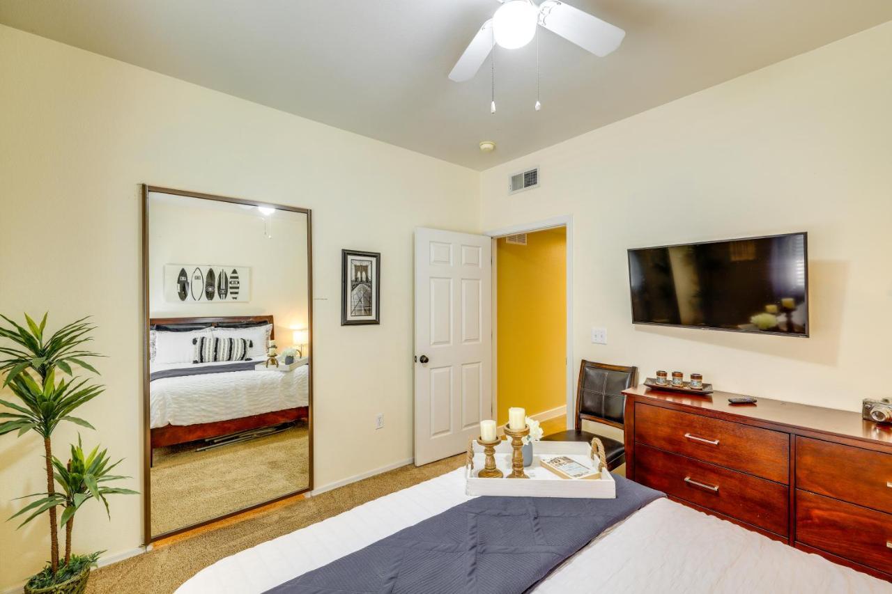 Ideally Located With Community Pool! Apartment