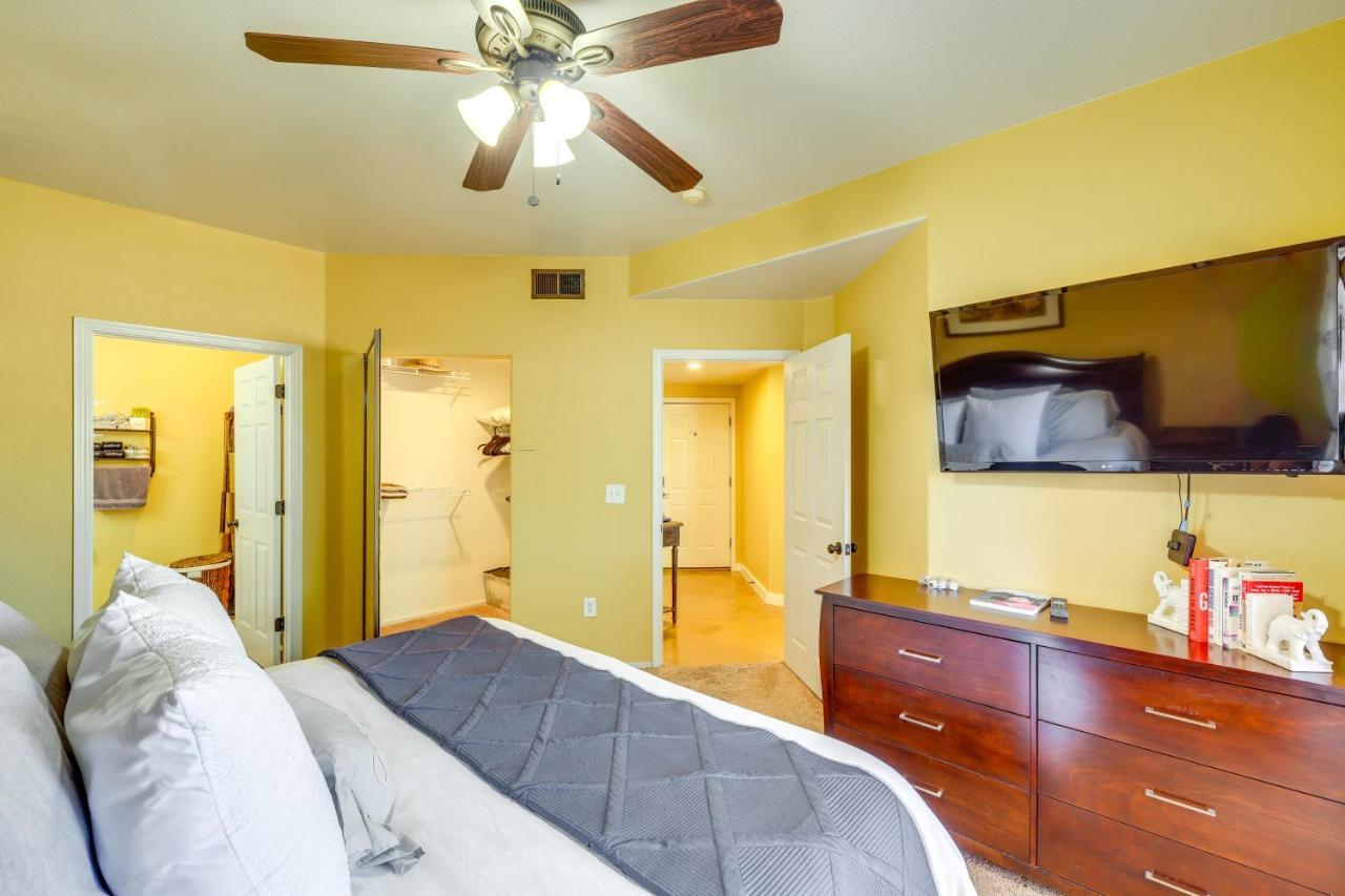 Apartment Ideally Located With Community Pool! Phoenix